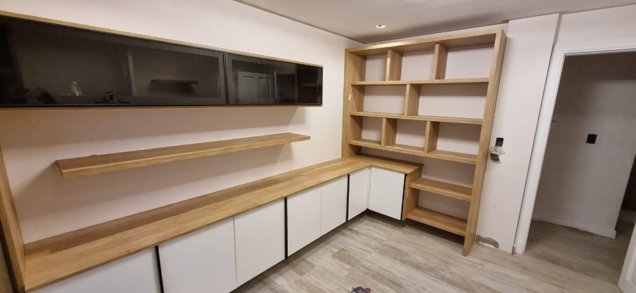 Biblioteca Line Flotante